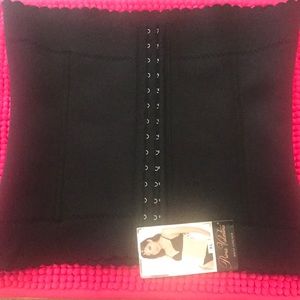 Waist Clincher XL fits like a L or M new with tags